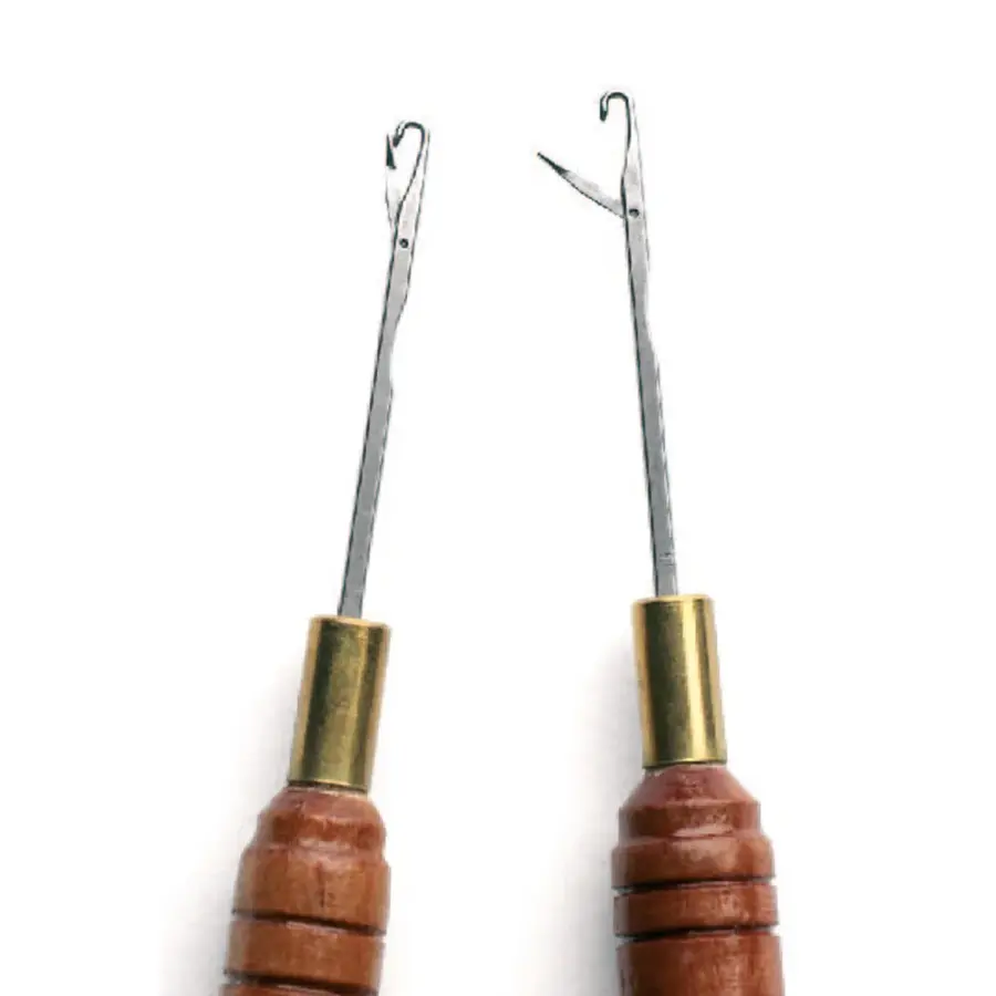 Uncinetto professionale con manico in legno per inserimento capelli in connettori extension